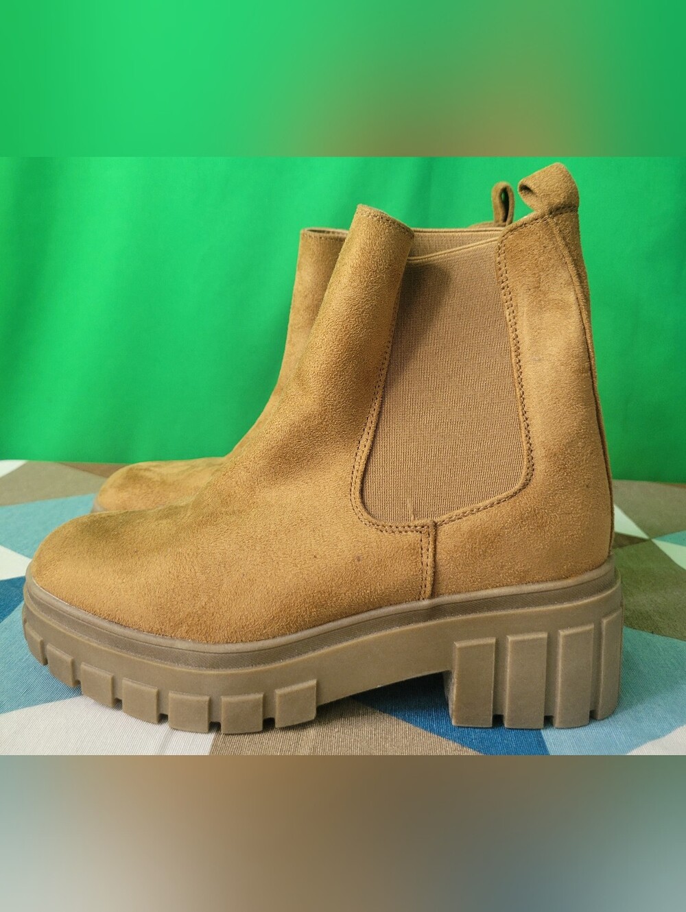 Chelsea Suede Lug Boots Tan Cupcake Couture Girls Size 2 Ankle Chunky Combat